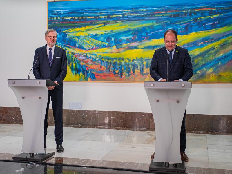 Jednání se zástupci obchodních řetězců 7. 9. 2023 a TK FOTO vládní fotograf (16).jpg
