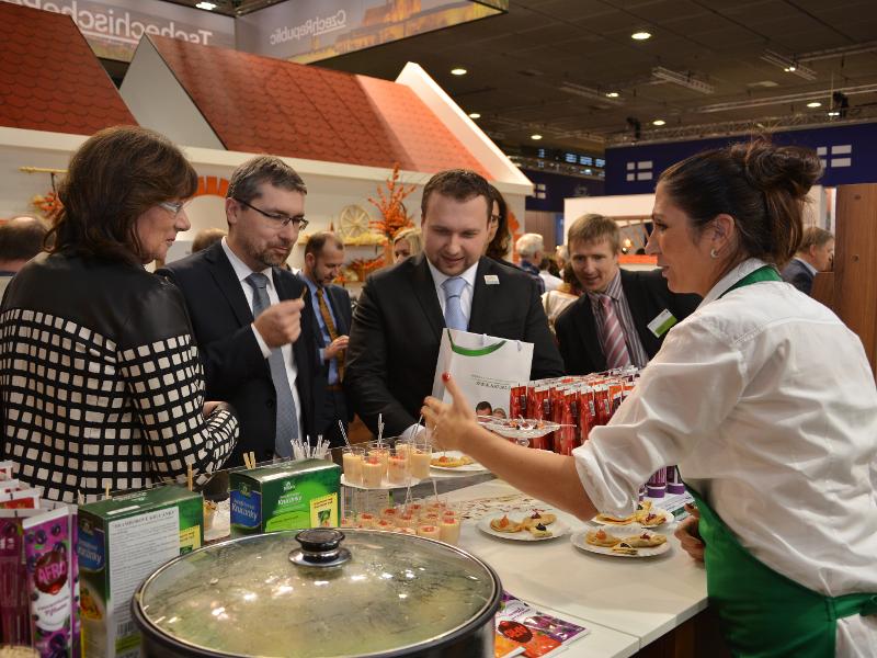 Ministr zemědělství Marian Jurečka na českém stánku na mezinárodním veletrhu IGW 2017 v Berlíně