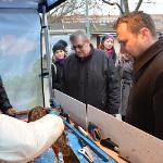 Kontrola prodeje kaprů na náměstí Míru