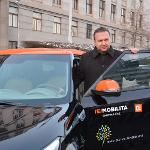 Ministr zemědělství Marian Jurečka převzal od generálního ředitele ČEZu Daniela Beneše elektromobil pro potřeby Ministerstva zemědělství