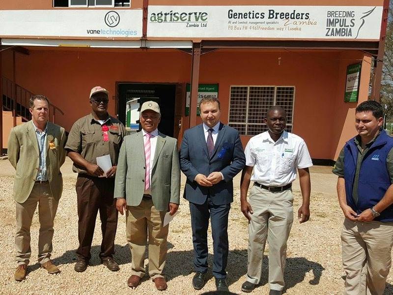 Ministr zemědělství Marian Jurečka pracovně v Zambii