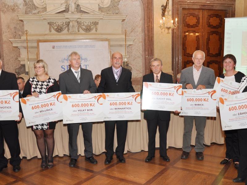 Starostové obcí oceněných oranžovou stuhou