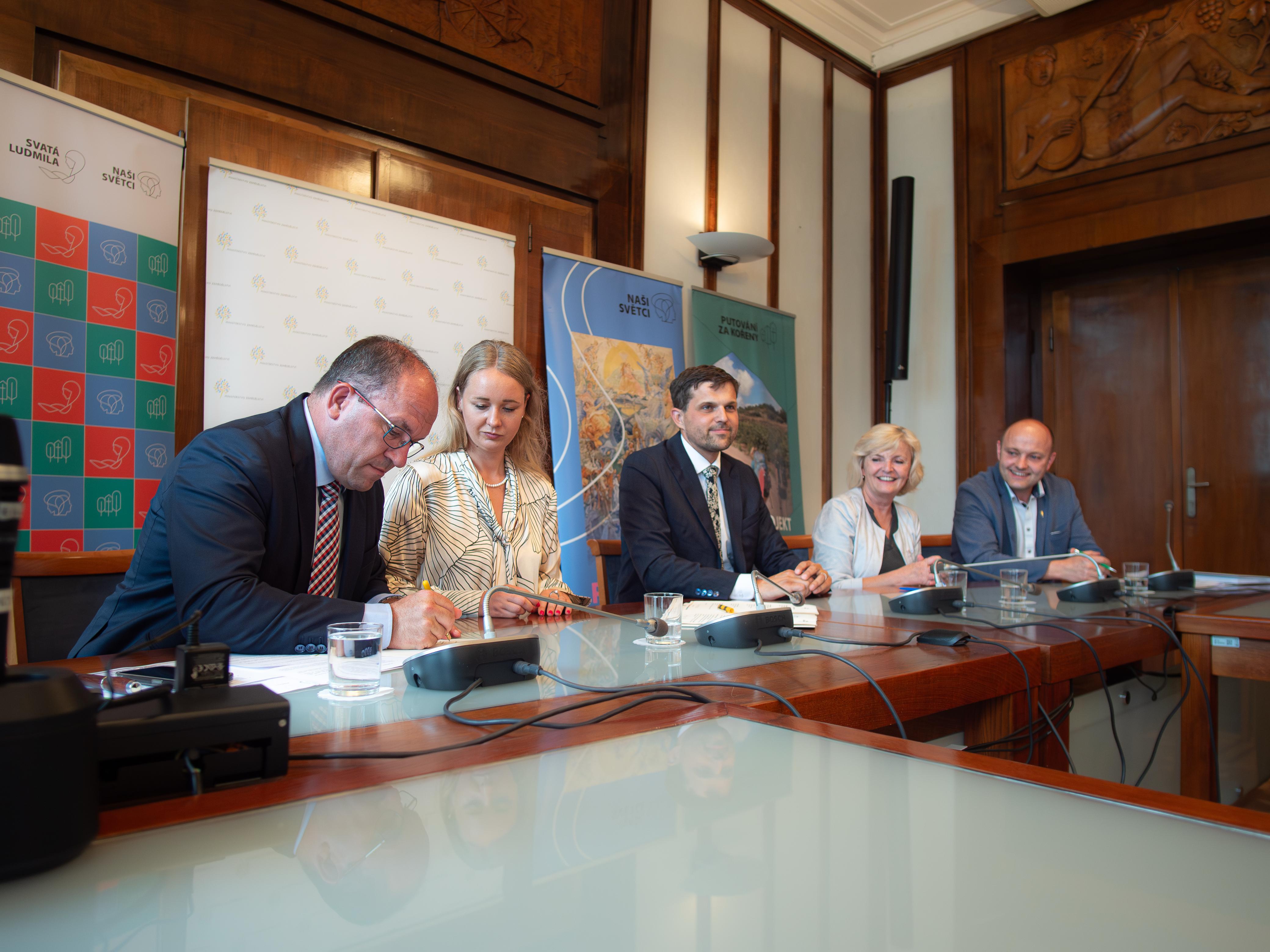 Ministerstva zemědělství a životního prostředí podpořila projekt  Putování za kořeny – nový impuls pro venkov, krajinu i turismus